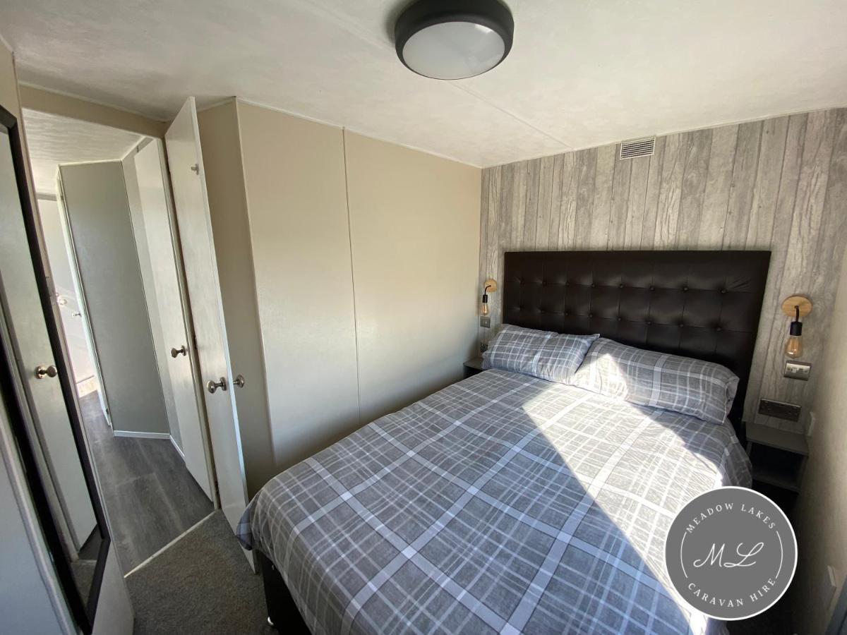 Meadow Lakes 22 - Golden Palm, Pet Friendly, Wifi, Bed Linen - Meadow Lakes Caravan & Hire Skegness