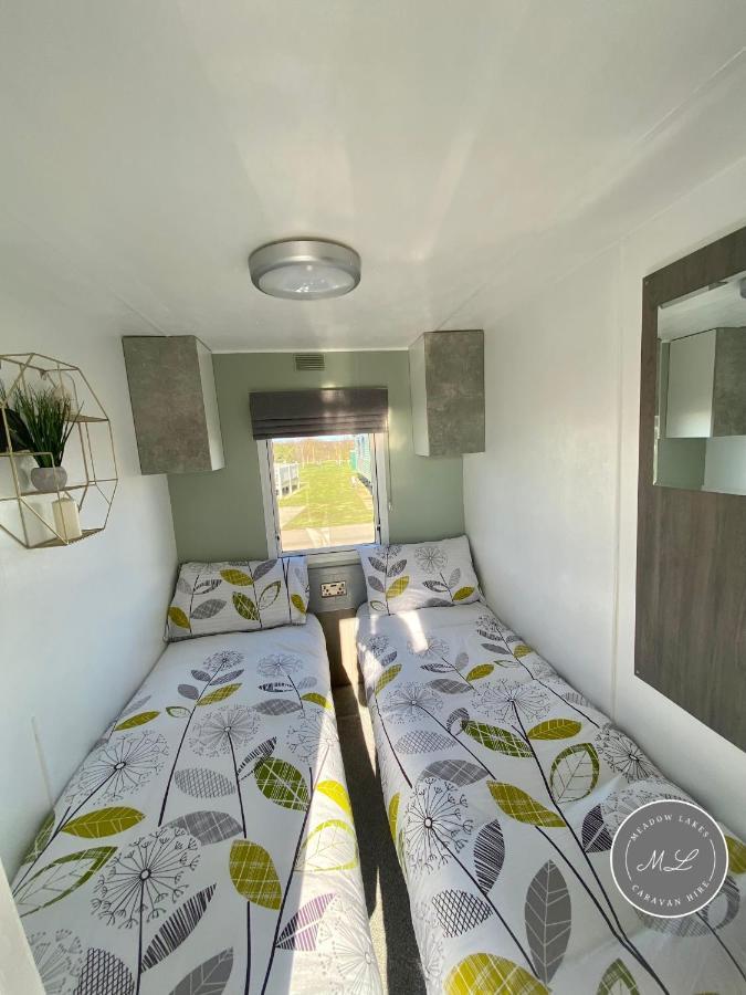 Meadow Lakes 22 - Golden Palm, Pet Friendly, Wifi, Bed Linen - Meadow Lakes Caravan & Hire Holiday home *