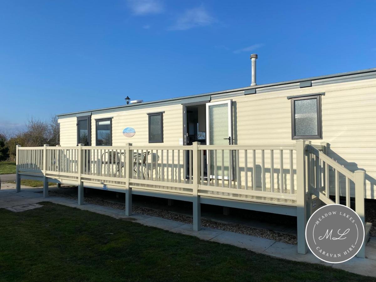 Meadow Lakes 22 - Golden Palm, Pet Friendly, Wifi, Bed Linen - Meadow Lakes Caravan & Hire * Skegness
