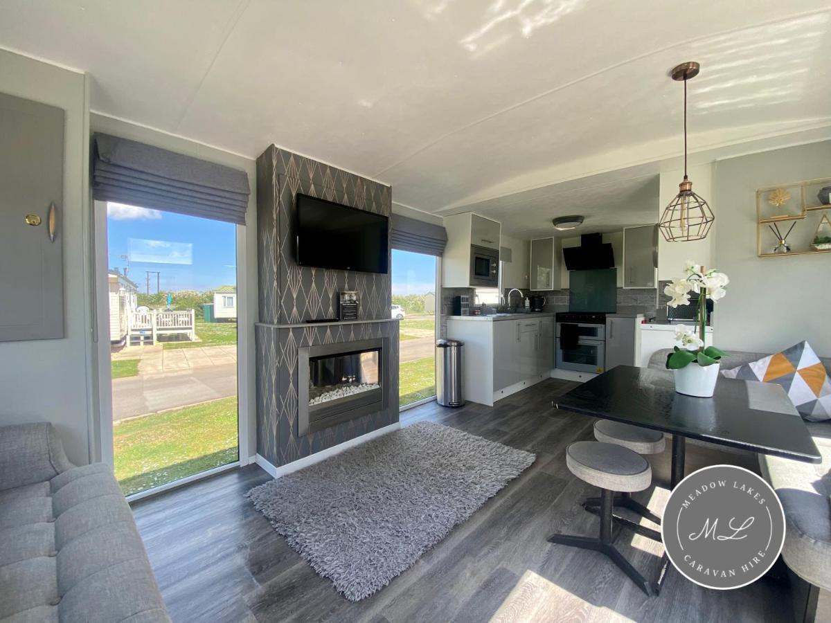 Meadow Lakes 22 - Golden Palm, Pet Friendly, Wifi, Bed Linen - Meadow Lakes Caravan & Hire Skegness